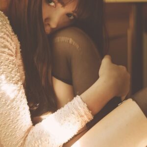 Jeune secrétaire de vingt-quatre ans cherche un maître exigeant pour soirées strictes à Épernay Chloé - rencontre-Soumise-Épernay