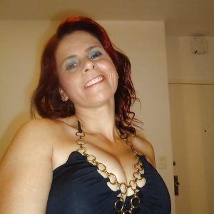 Lorelei, 58 ans – Vos pieds m’excitent mais j’ai du caractère aussi Lorelei - rencontre-Dominatrice-Quimper