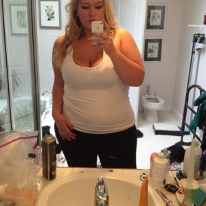 Je cherche un mec qui sait ramper Roxane - rencontre-Dominatrice-Bayonne