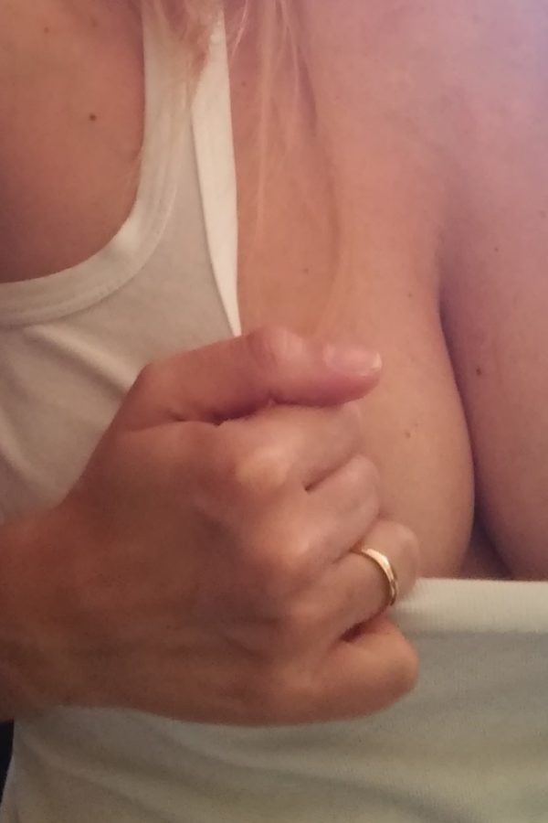 Domina en chaleur cherche soumis authentique rencontre-Dominatrice-Hyères
