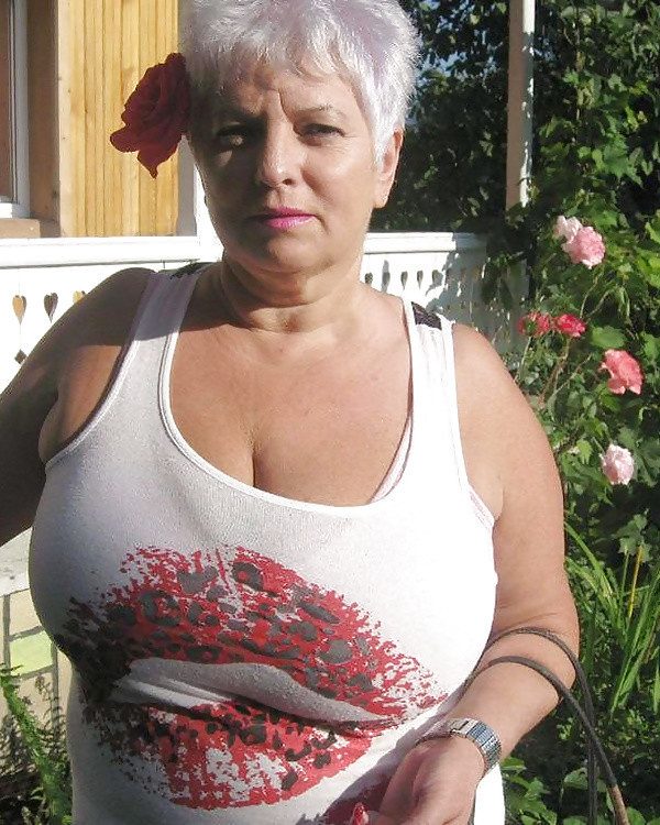 J’éclate les couilles des mecs qui osent parler rencontre-Dominatrice-Toulouse
